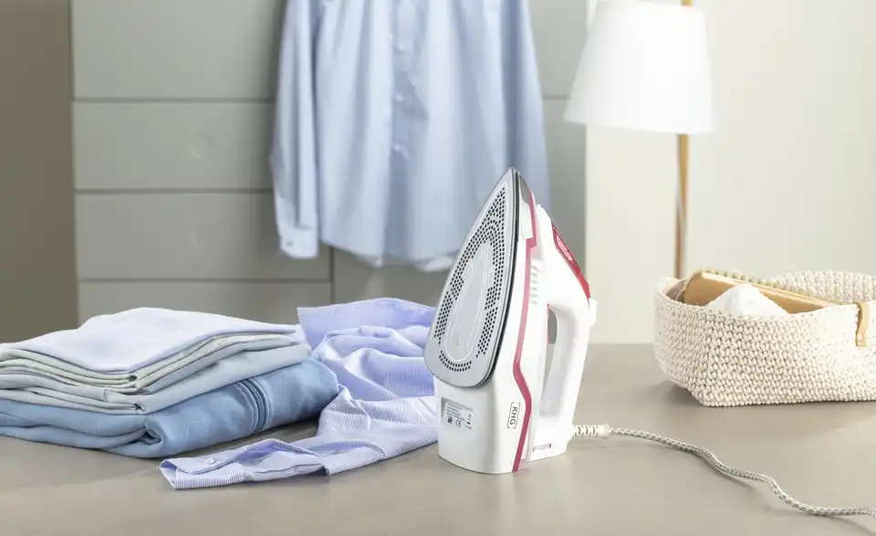 KHG Dampfbügeleisen DB-2202WR BHT 29,9|12,8|15,3 cm KHG Dampfbügeleisen DB-2202WR BHT 29,9|12,8|15,3 cm